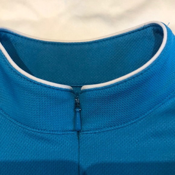 Ladies athletic sleeveless top with water pouches - Picture 2 of 5